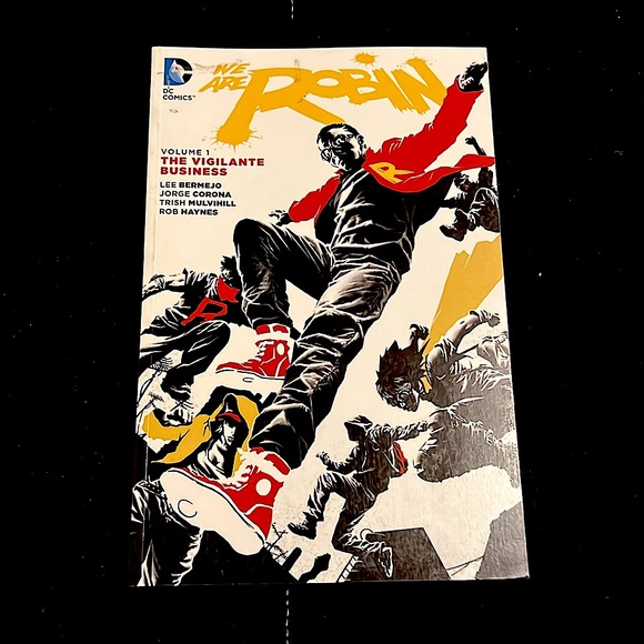 We Are Robin: Vol 1: The Vigilante Business - SOFTCOVER - Picture 2 of 3